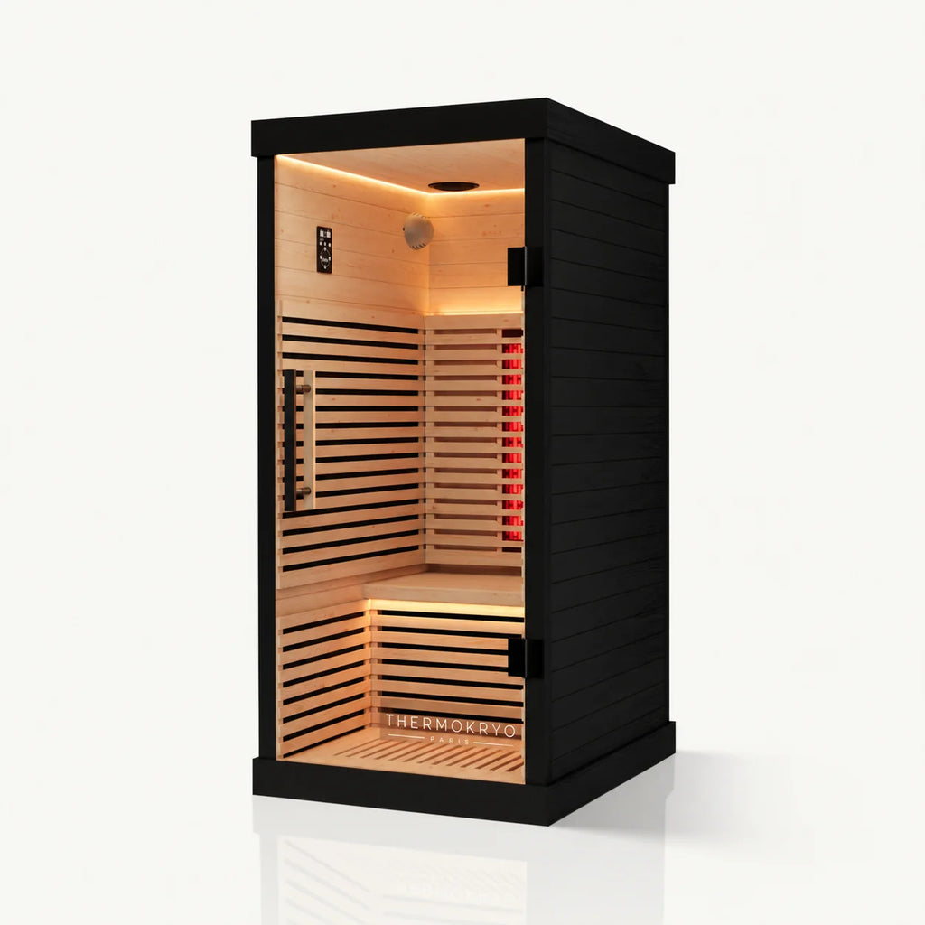 Sauna infrarouge 1 personne en pruche, vue de trois quarts droite